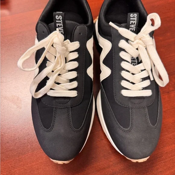 NWOT Steve Madden Black and White Athletic Shoes - Picture 2 of 6